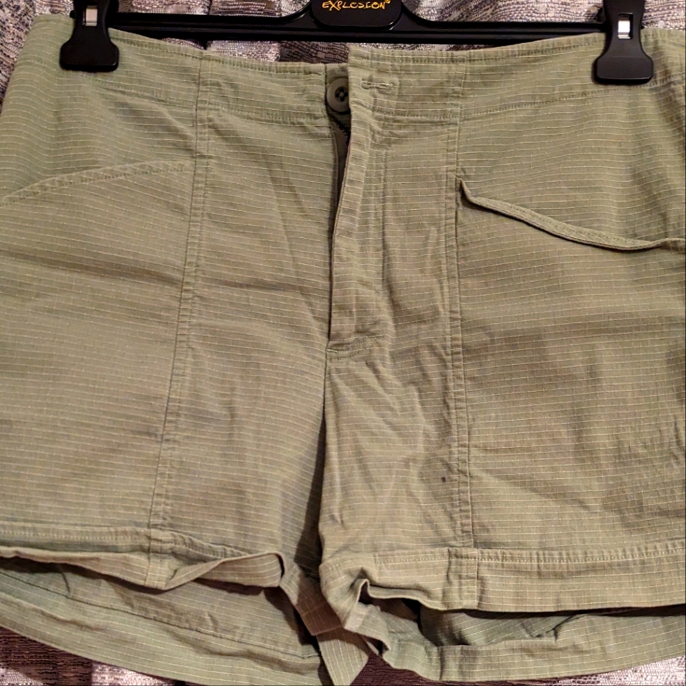 Lilla P cilantro shorts size 12
